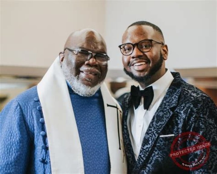 
Is Missy Higgins Gay? Age, Height, Net Worth 